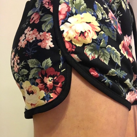 Floral dolphin shorts - Picture 4 of 5